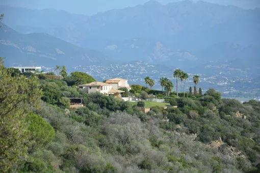 Vente de villa vue mer dans la baie de Santa Giulia, Porto-Vecchio, Sud Corse Immobilier